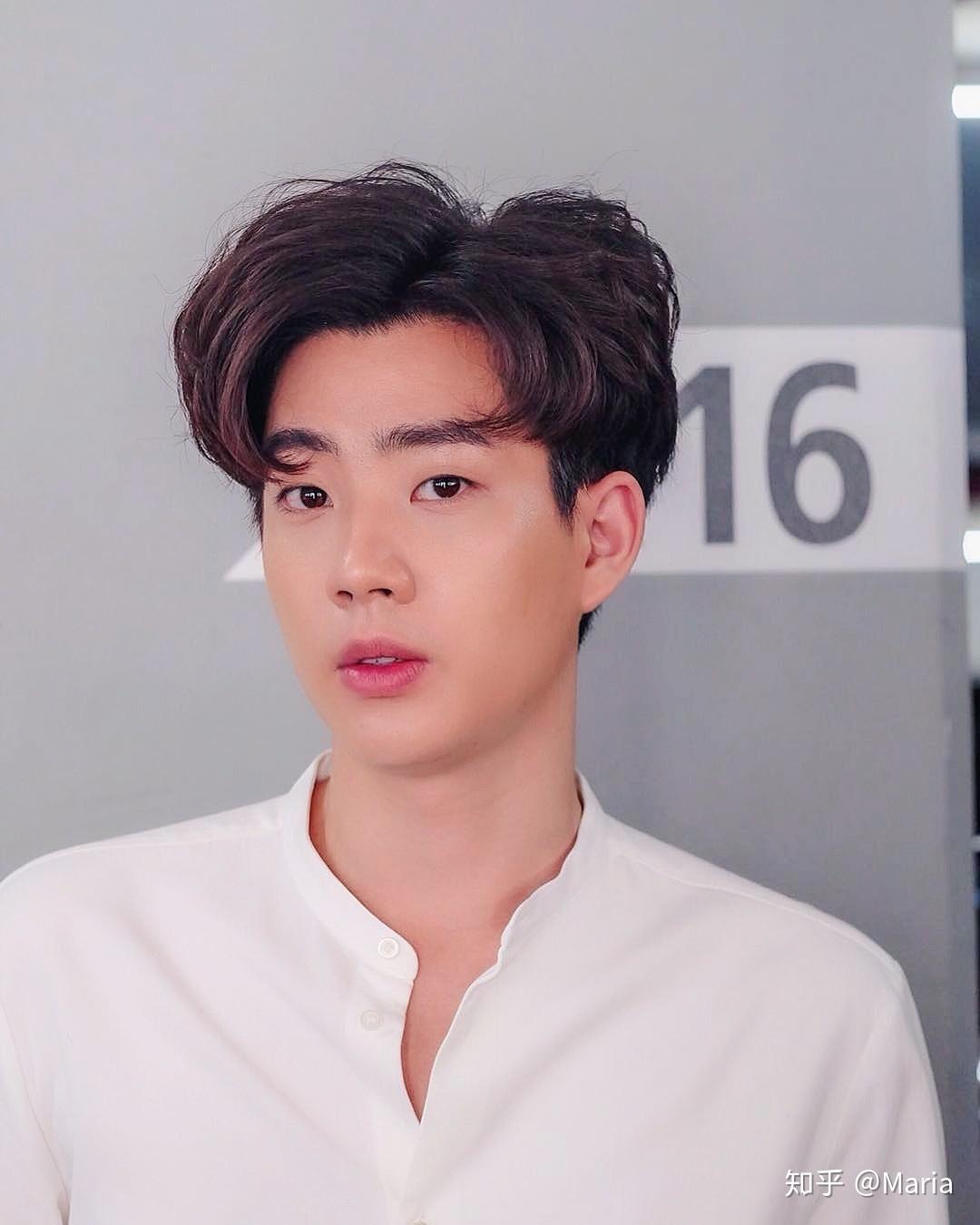 我想知道泰国明星off到底是个怎样的人,我才进泰圈没有多久,看微博时