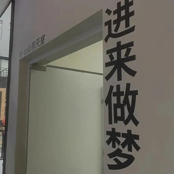 放弃材料文案(“人总会在心碎时偷偷放弃一些事”——文案背景图)
