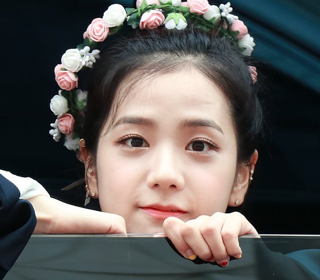 金智秀的颜值是不是崩了