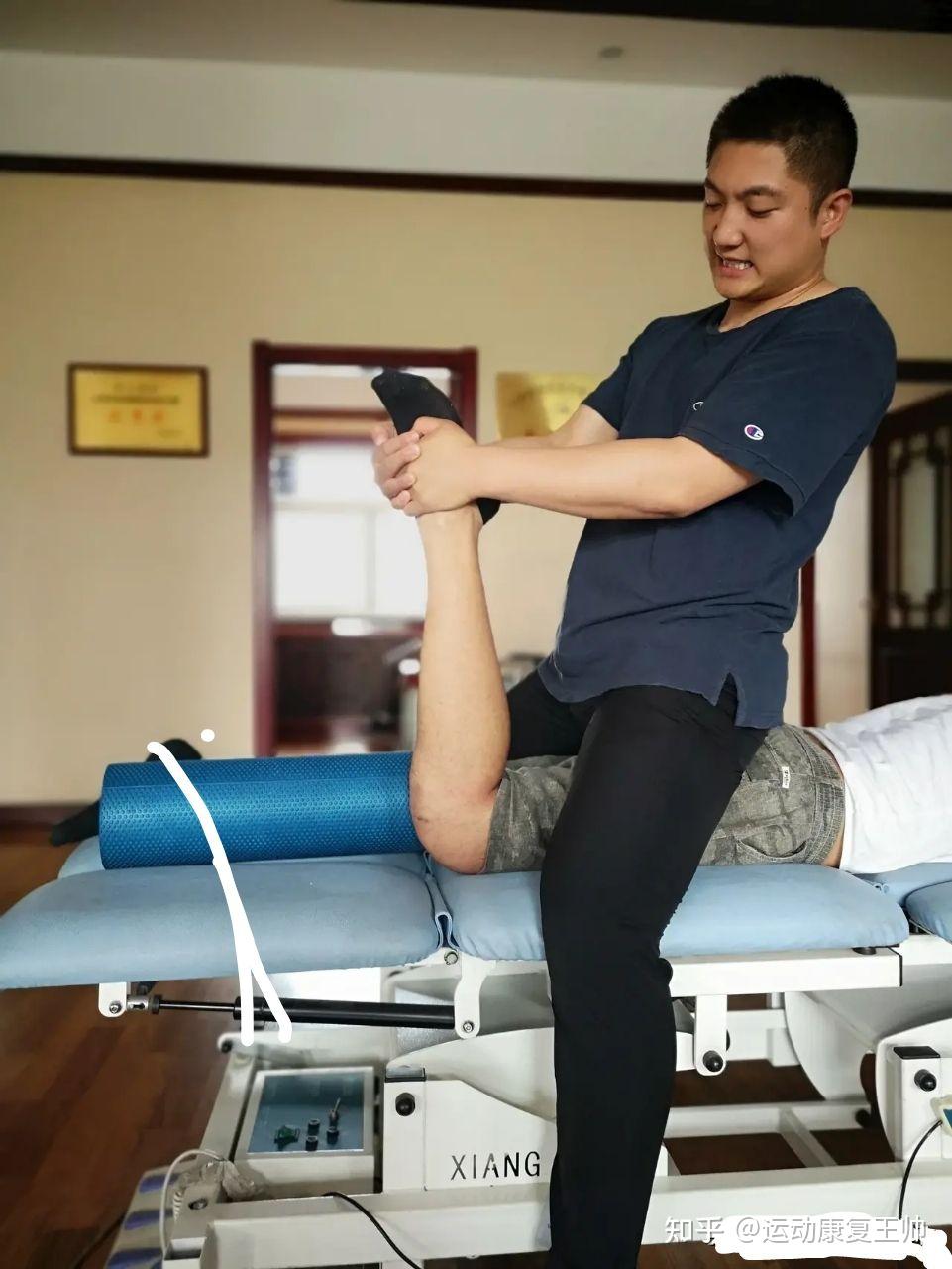 直接上来就掰腿,不痛才怪,康复师教你正确掰腿顺序 - 知乎