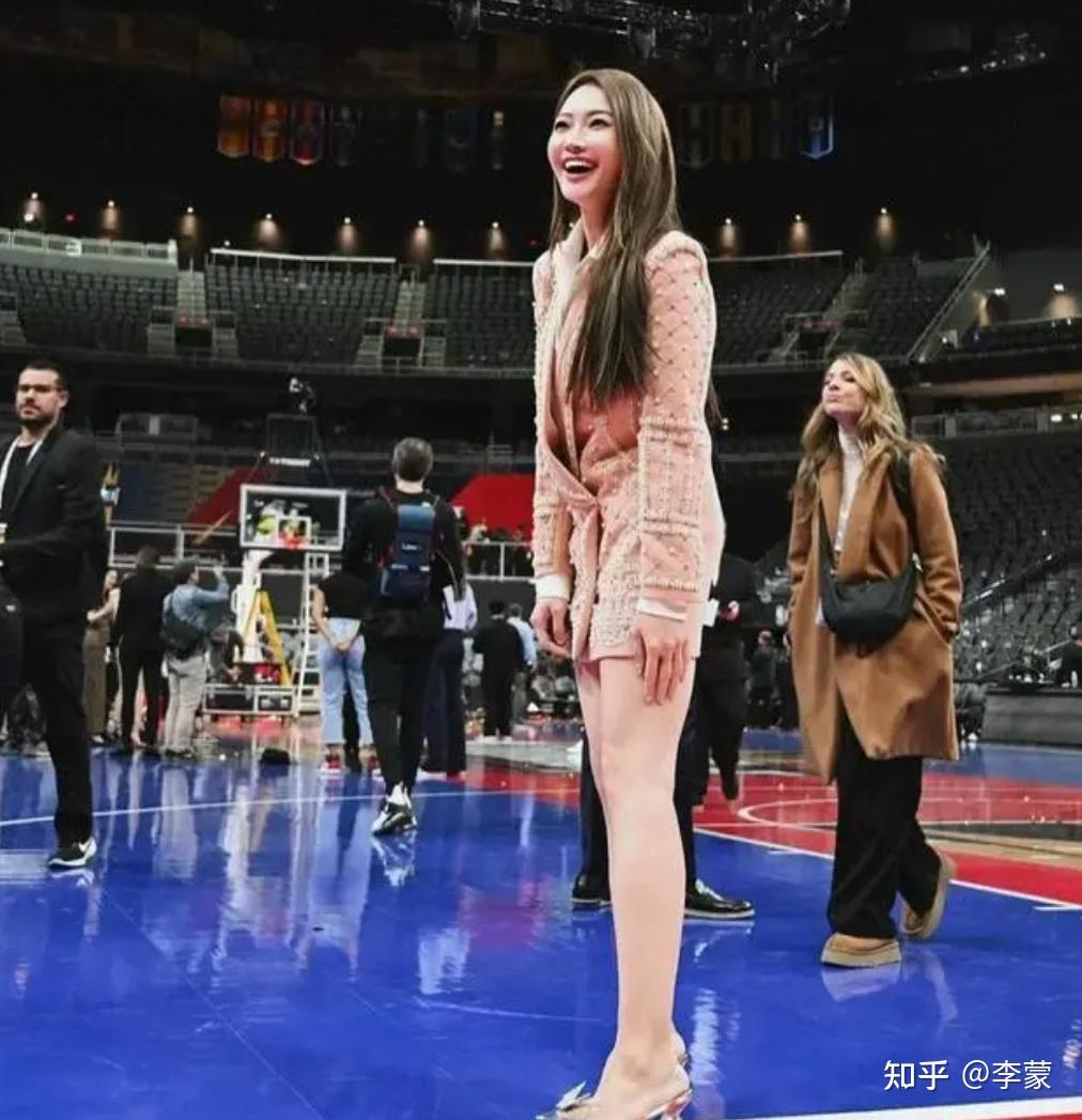 最朴素的NBA出镜记者孟超 为何在国内的好感度 远超周玲安 - 知乎