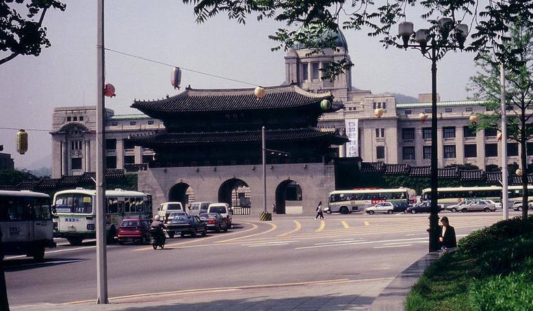虽然在朝鲜学者的奔走游说下得以保留,但却在1927年被日本总督府出于