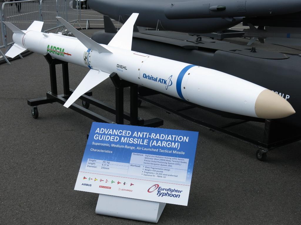如何评价AGM-88E AARGM先进反辐射导弹？ - 知乎