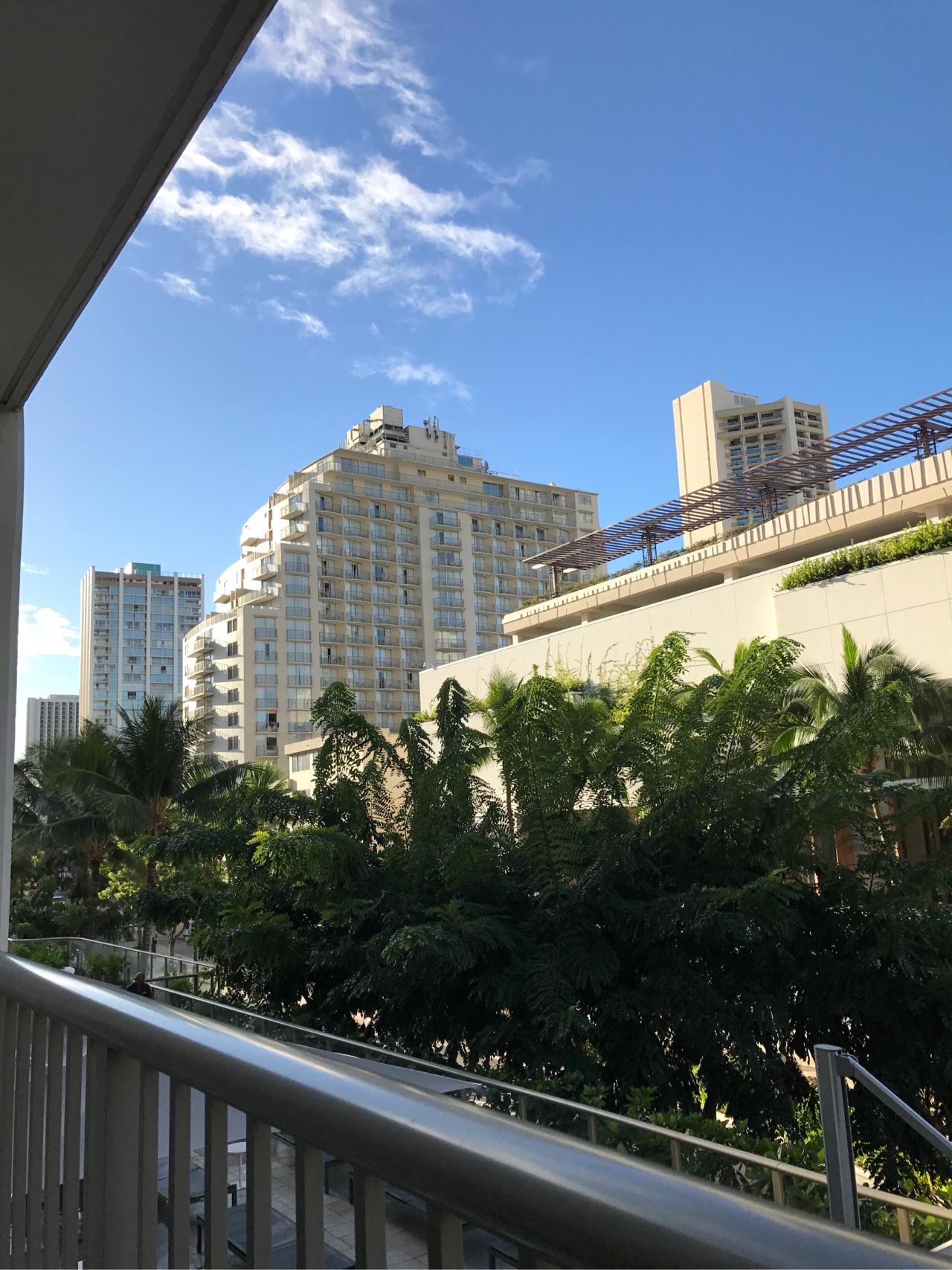 如何看旧金山地铁外国男子挑衅掌掴亚裔男乘客