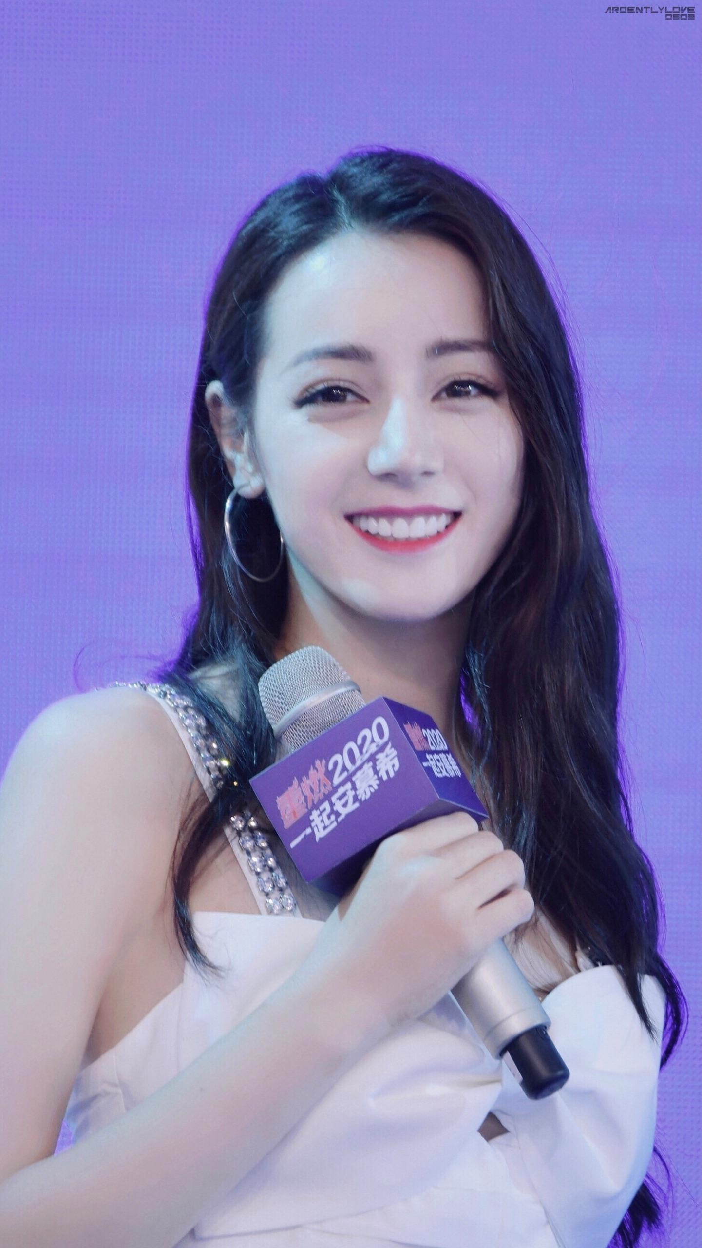 你见过哪些明星的出圈的治愈系笑容感受如何