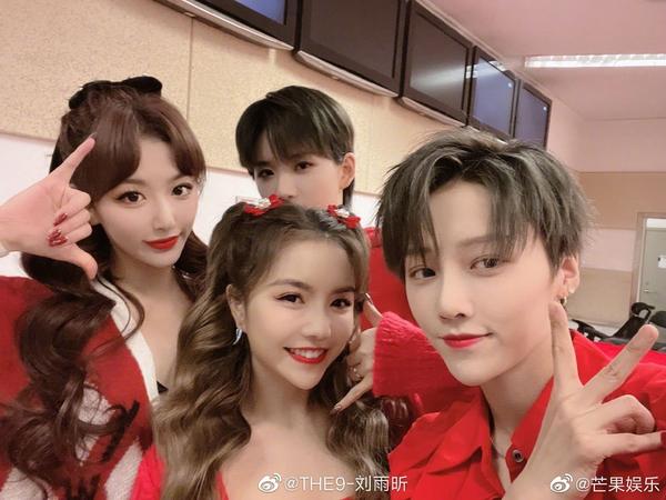 许佳琪被冻出表情包 和女配站在一起 谁颜值更高一目了然 知乎