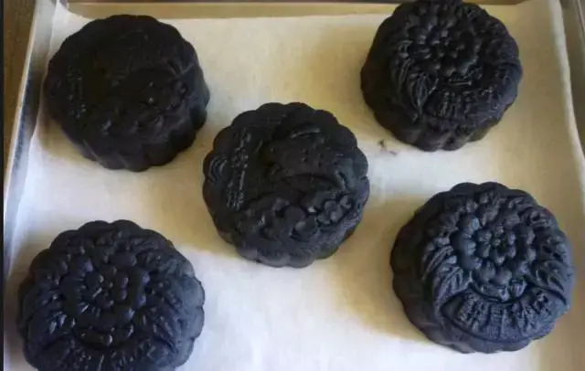 中秋节你吃过这些奇黑葩暗月饼么