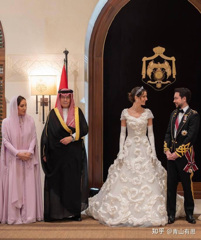 她是顶级白富美和中东仙后同框像姐妹花父亲离世让她暴瘦憔悴