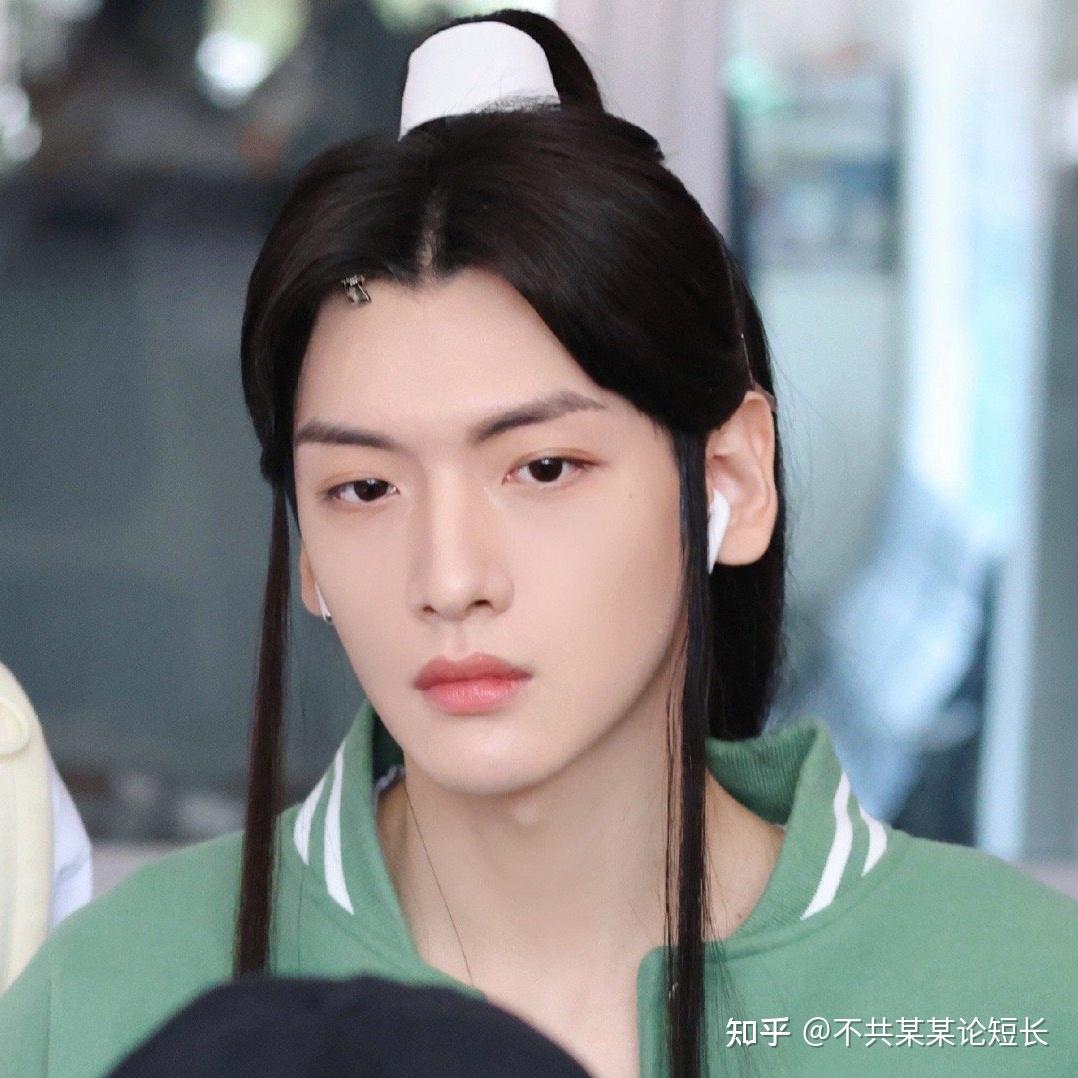 如何看待翟潇闻出演天官赐福谢怜一角