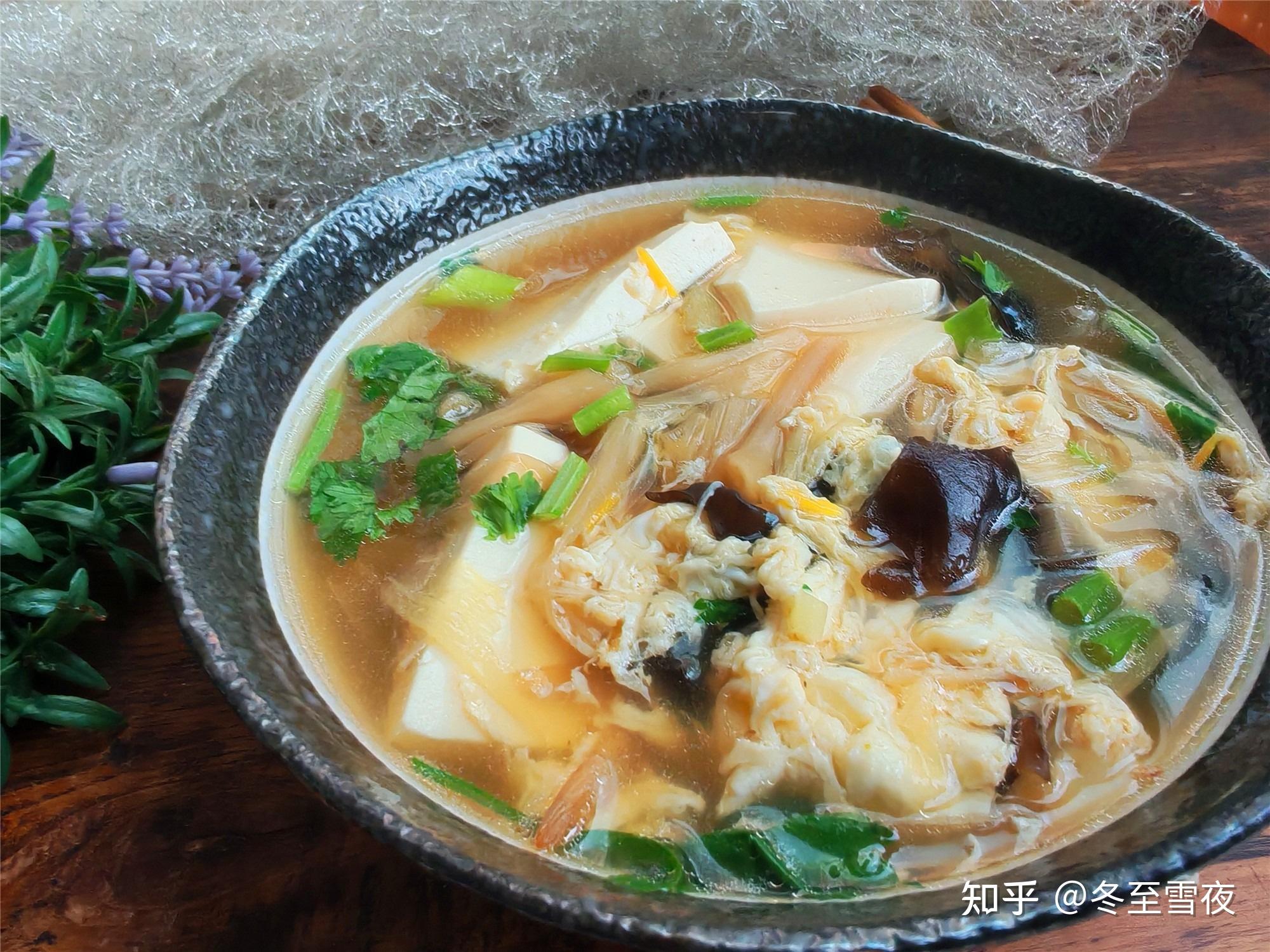 天冷就喝这碗汤！什锦豆腐汤几步搞定，营养丰富，喝完暖身又暖心！ - 知乎