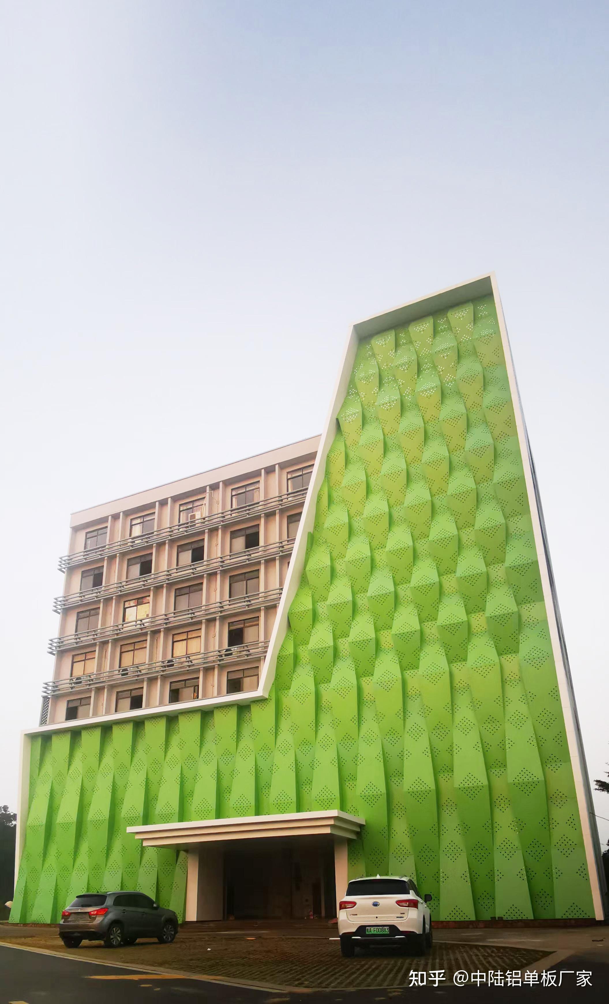 用绿色幕墙冲孔铝单板给地球增添一份绿色