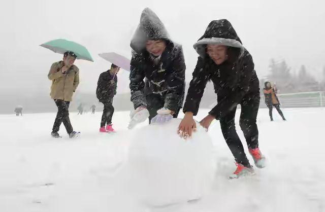 正如巴菲特所說:人生就像滾雪球,重要的是找到很溼的雪和很長的坡.