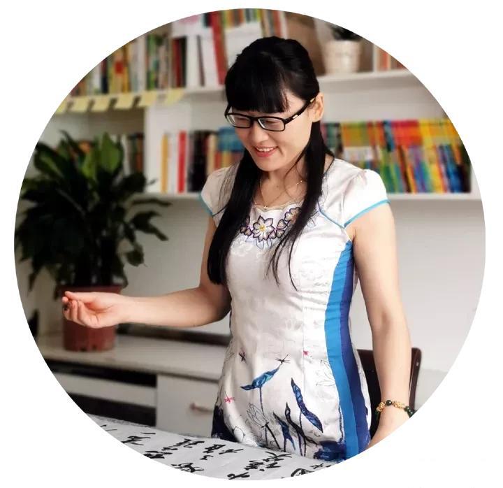 美女杨瑞宽的行书了不得王风米意山谷韵字字饱满珠圆玉润