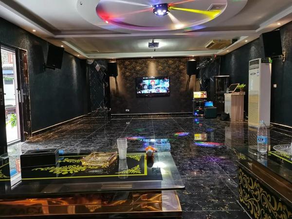 张启东60平方的大型ktv包厢该如何选择音响设备