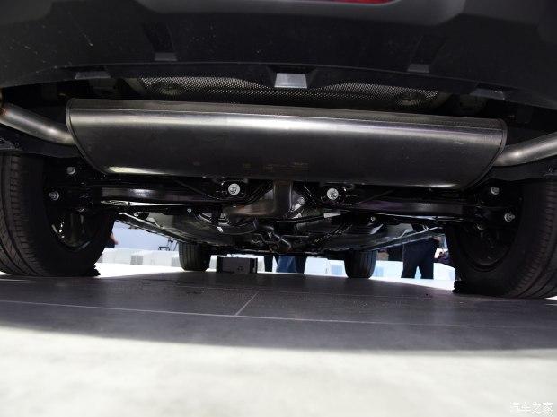 底盘悬架为前麦弗逊后多连杆,星途txl会继续提供两驱和四驱车型供用户