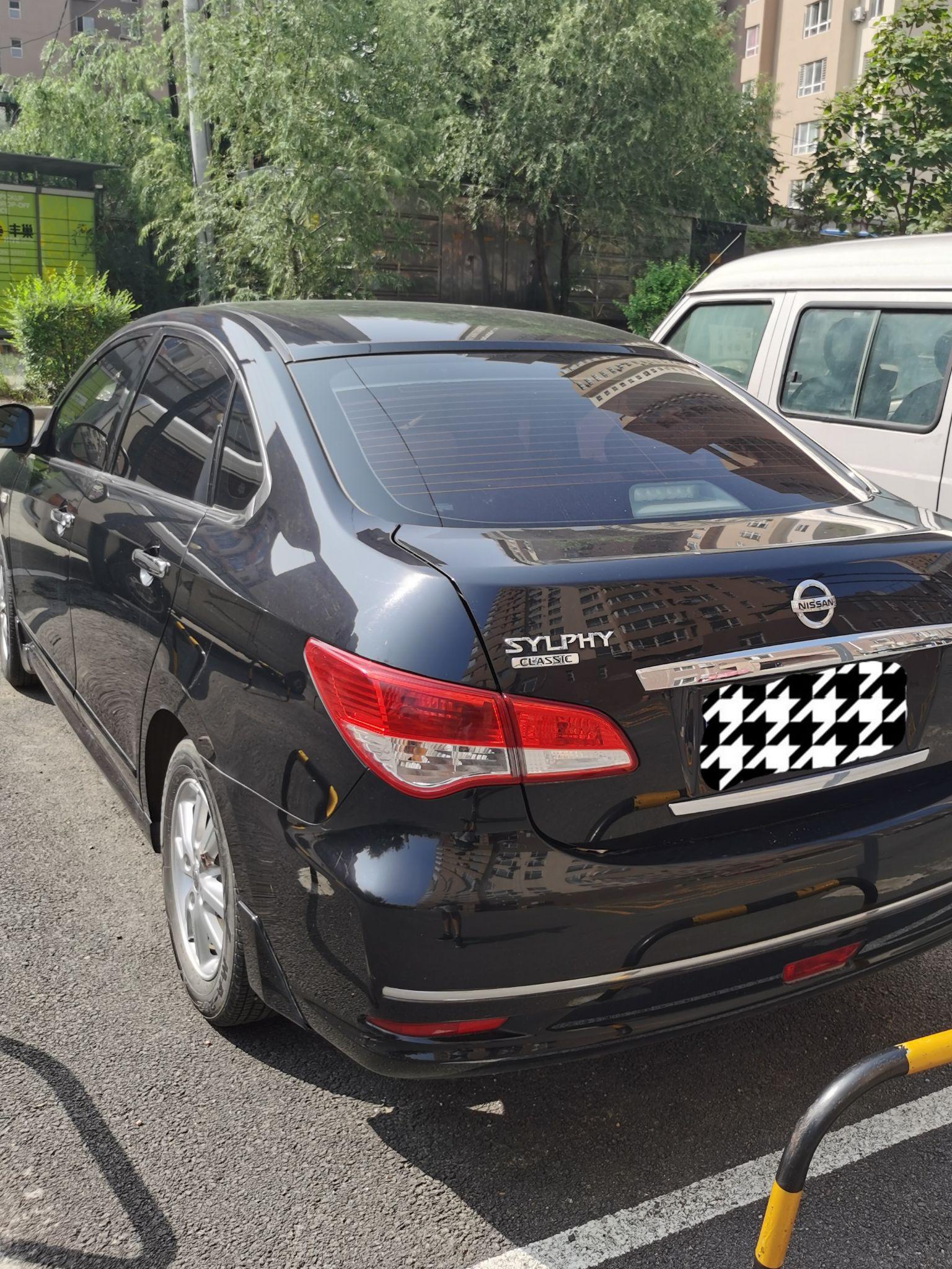 请问这是什么车,后面 bluebird和 sylphy都有,是轩逸还是蓝鸟?