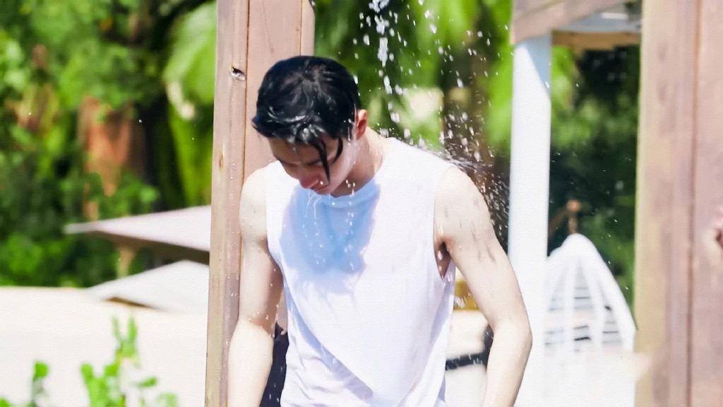 王一博壁纸无论世界多么苛刻我都会偏爱你最喜欢你