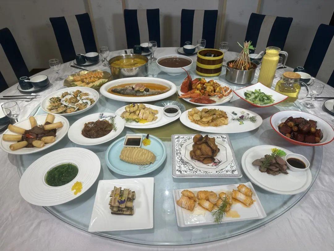 01 ·(仅限工作日)②10人套餐工作日额外赠送自动棋牌一桌①10人