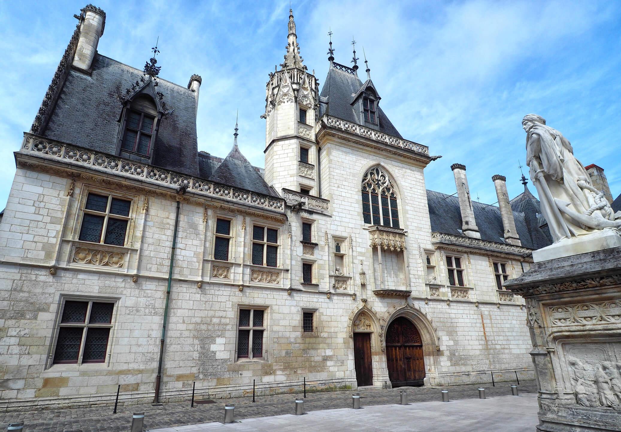 中世纪欧洲的一位富有的商人,他在城镇中的房子会是什么样的? - 知乎