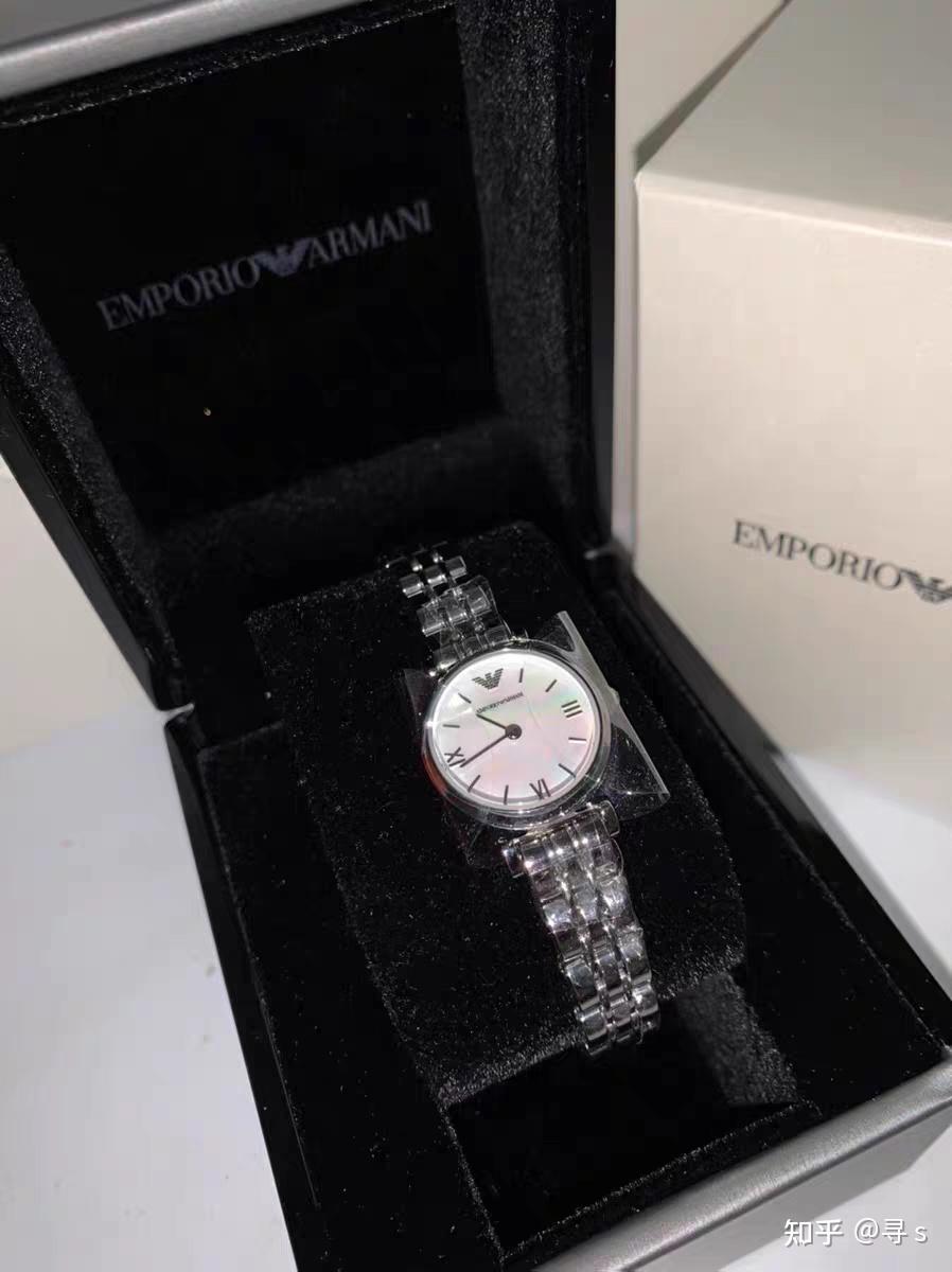 客服小姐姐还给我看了他家的阿玛尼授权和小红书的认证,到