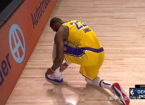 什么叫天赋异禀奥尼尔小腿细如少女张伯伦2根手指抓球