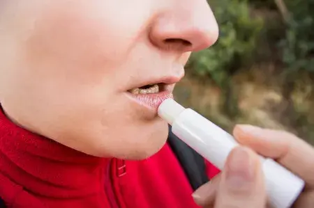 涂唇膏一天不应超过几次 6招教你防治嘴唇干裂 知乎 涂唇膏一天不应超过几次 6招教你防治嘴唇干裂 知乎
