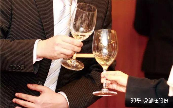 酒桌上该怎么敬酒? - 知乎
