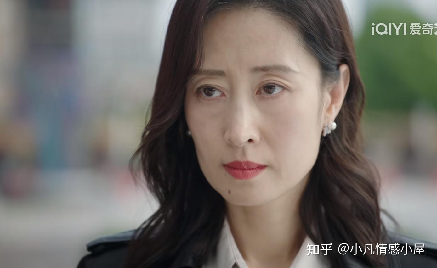 《底线》叶芯永远也不知道,简佳对她摊牌时,为何把手放在桌子上 - 知乎