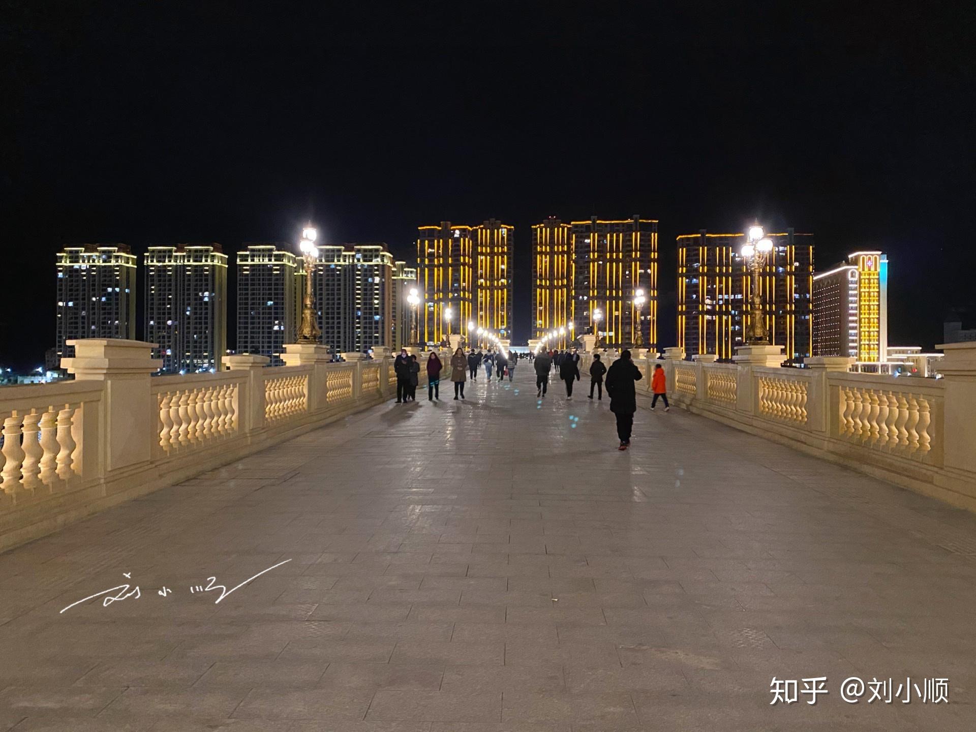 并且,这座"网红桥"不允许通行机动车,所以算是一座步行桥,很多青田