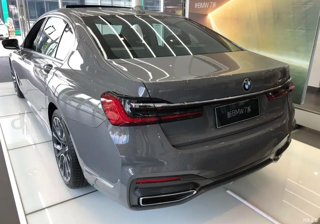 重新回归豪华全新宝马7系水泥灰配色实拍