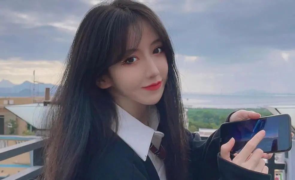 呆妹儿转型秀颜值却意外撞脸艾比这是要做男装大佬