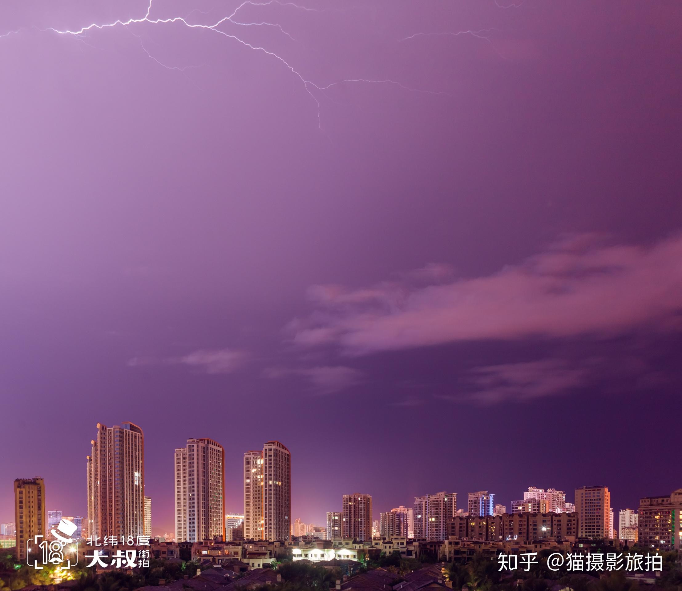 积雨云里的闪电 