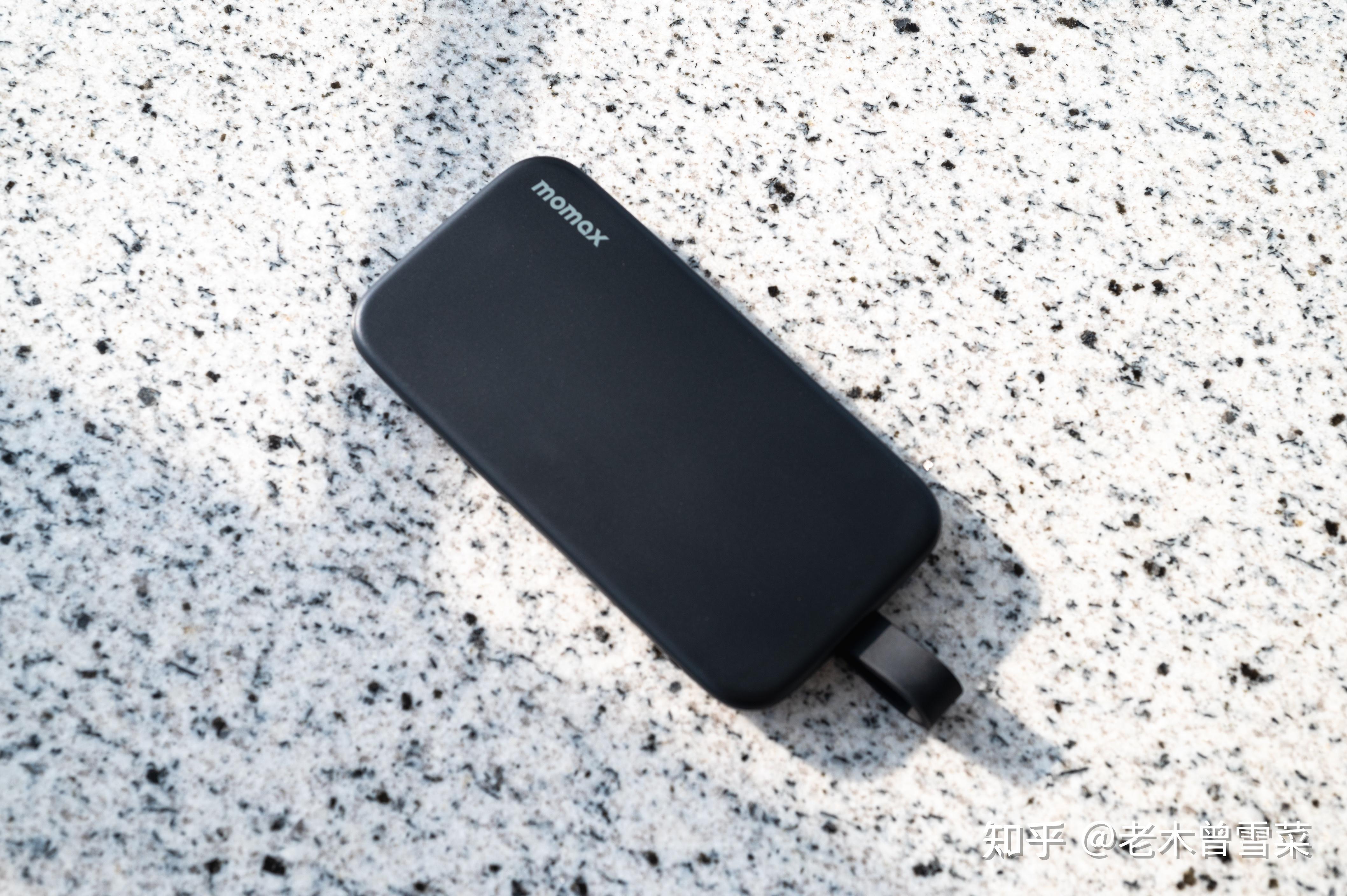 高颜值便利的时尚单品——摩米士自带线充电宝