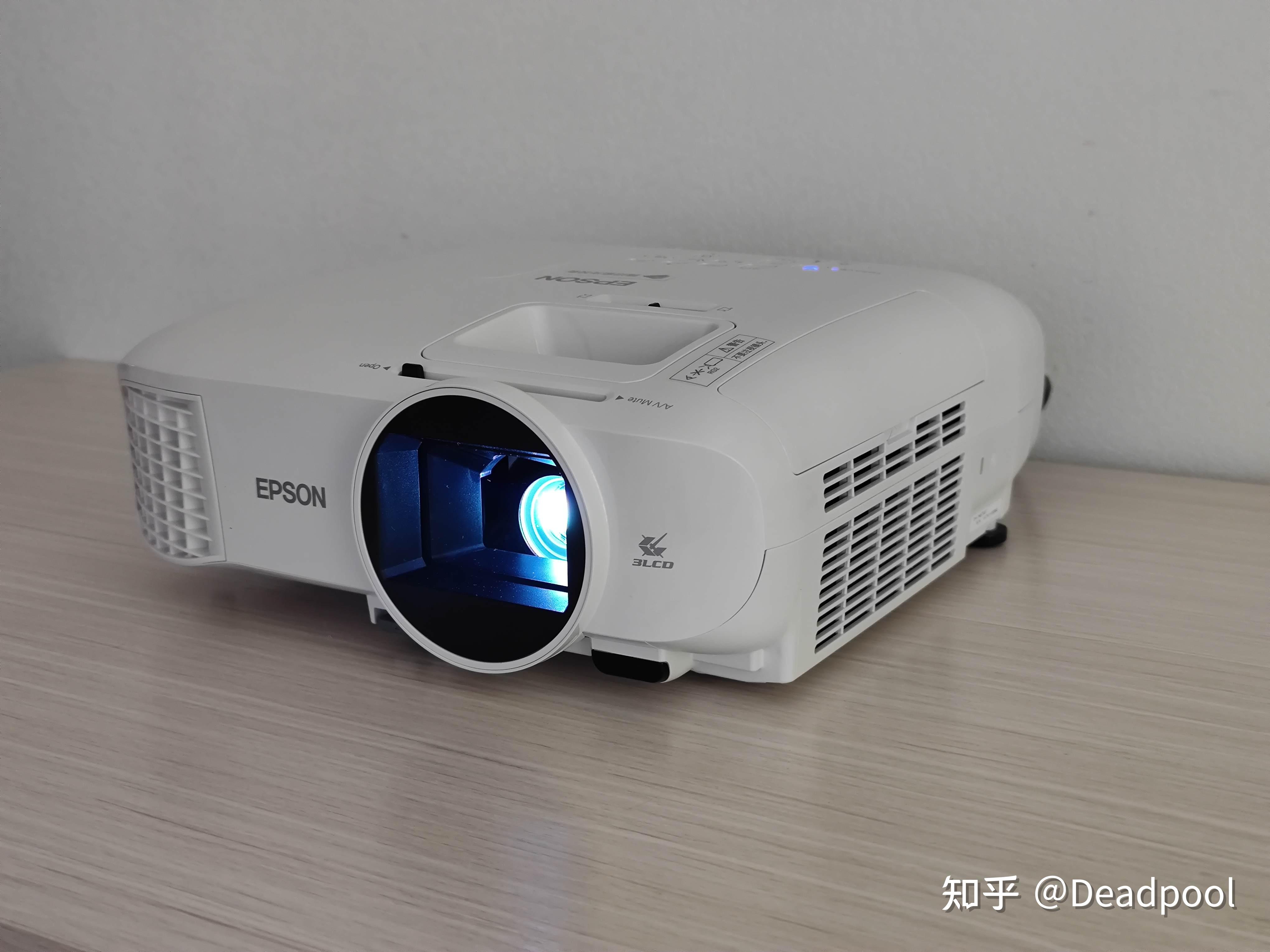 爱普生tw5700t白天也清晰明亮的家庭影院投影机