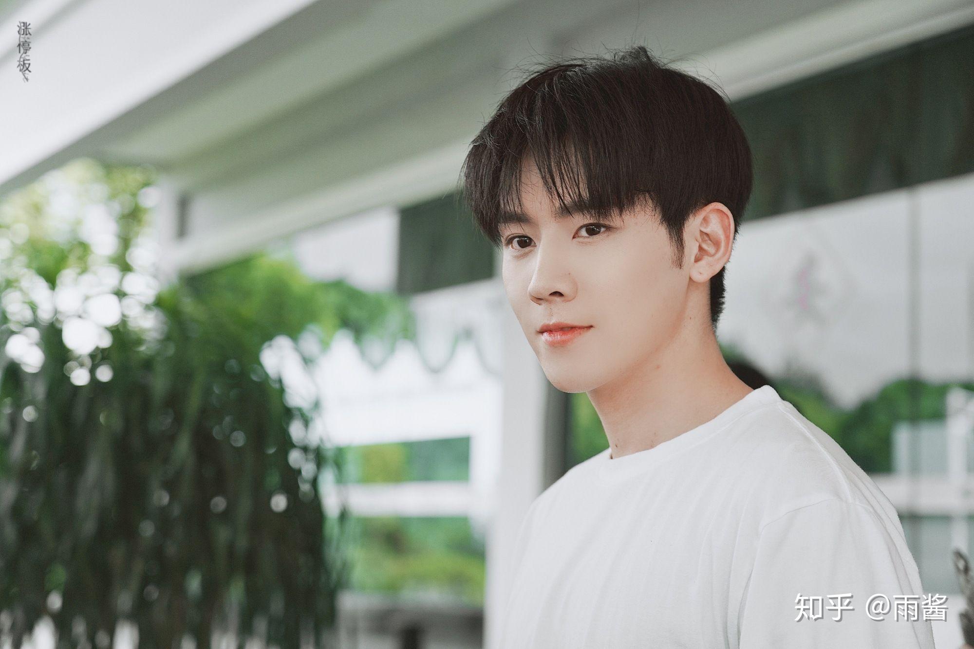 各位grjj有没有任豪的壁纸啊