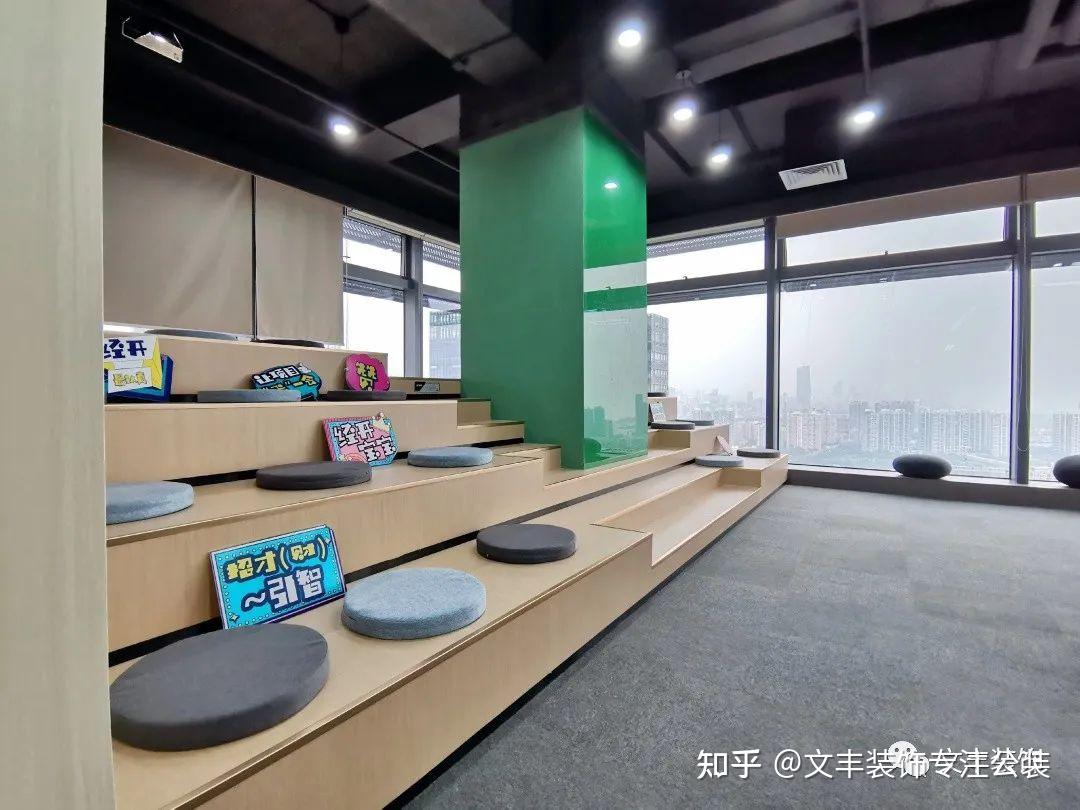 创新的设计动感的流线美经开智库德清深圳人才飞地办公室装修