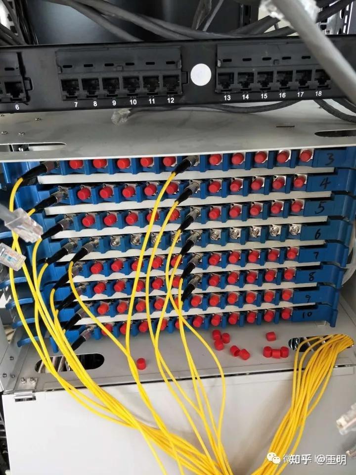 如果光缆终端盒安装有光纤耦合器,设备到终端盒之间用的跳线坏了,只