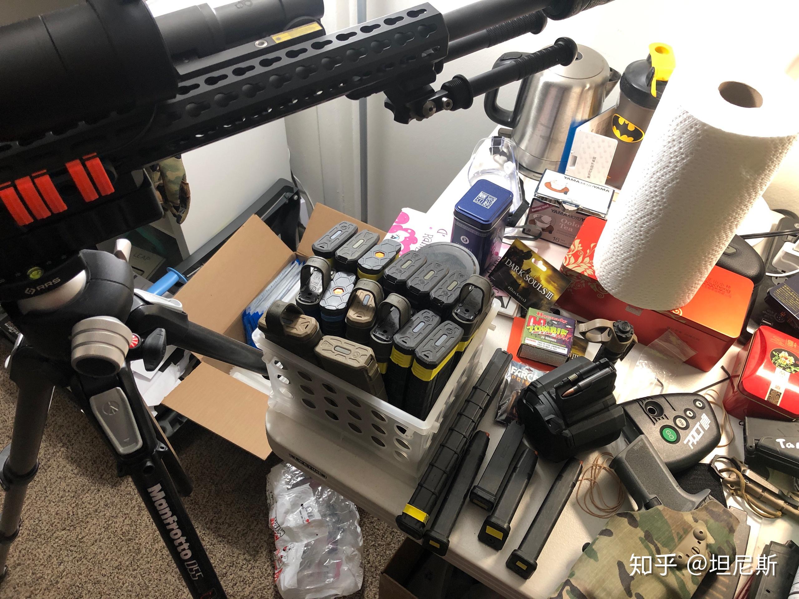 10个30发弹匣与3个100发弹鼓在装弹总数相同的情况下,重量完全一致吗?