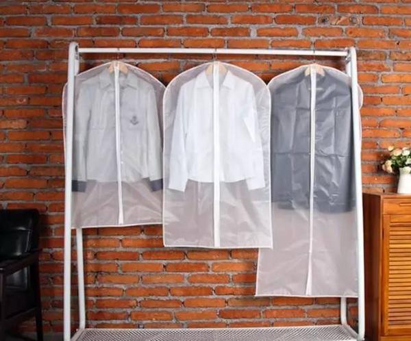 衣服可以竖着挂起来节省空间,不容易乱.