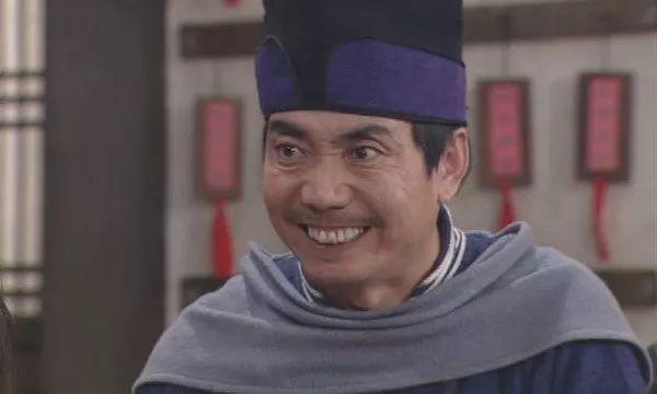 志大才疏,阴差阳错靠着好运气才混上了九品缁衣捕头(地位最低的官员)