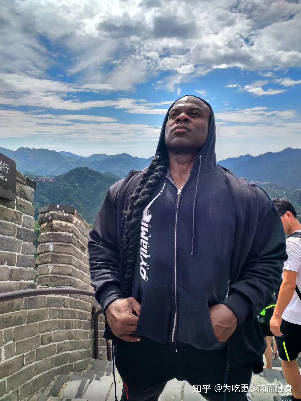 为什么健身房有些肌肉大佬,喜欢把卫衣的帽子戴着训练? - 知乎