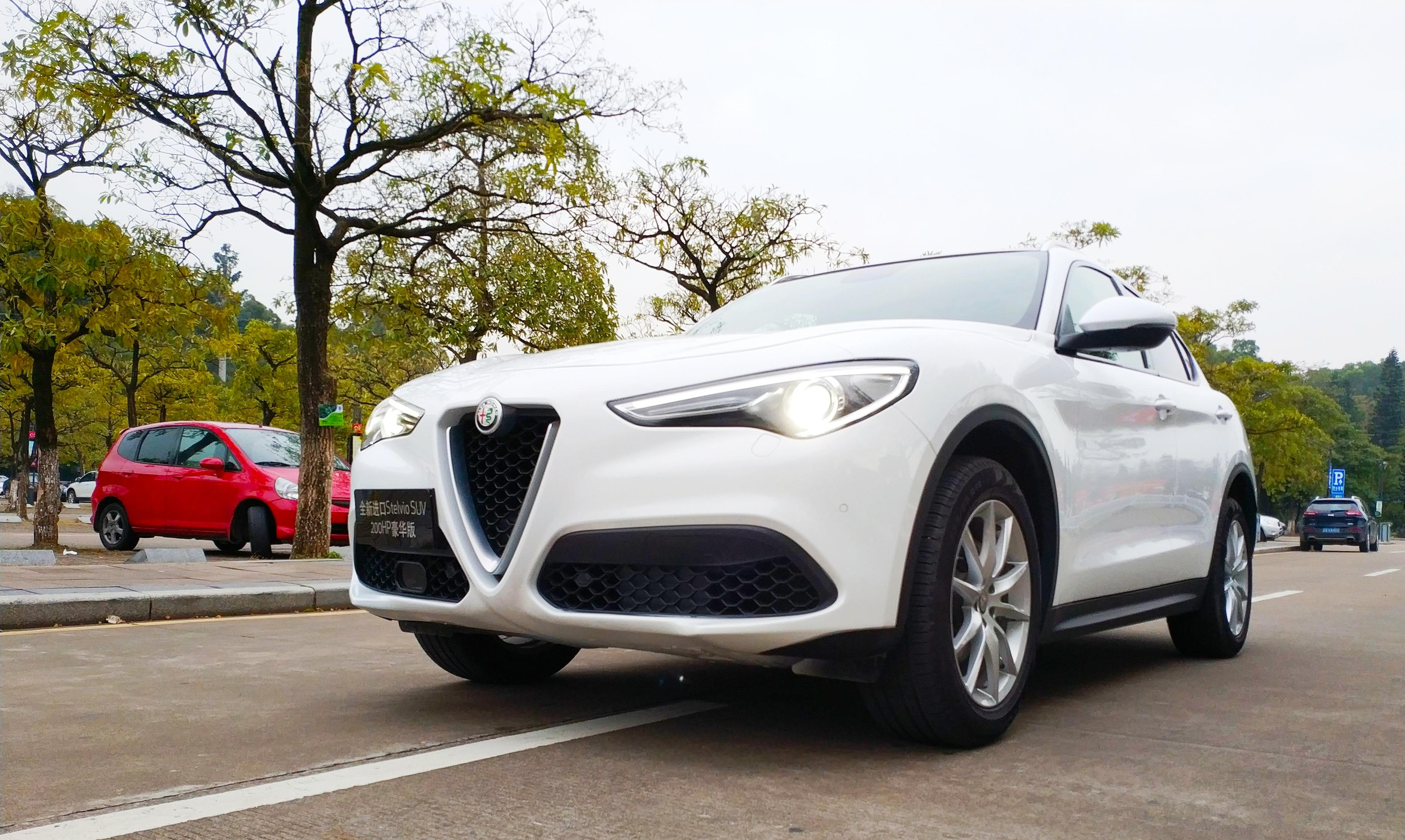 阿尔法·罗密欧stelvio
