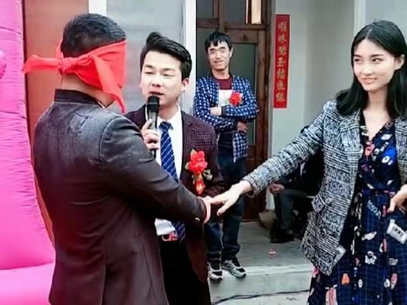 司仪栋仔不愧是“钻石司仪”,婚礼主持超搞笑,让人看一次笑一次 - 知乎