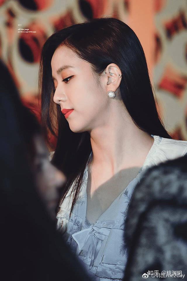 想入股金智秀有没有可以来科普一下的啊感觉她好漂亮好有气质顺便求她