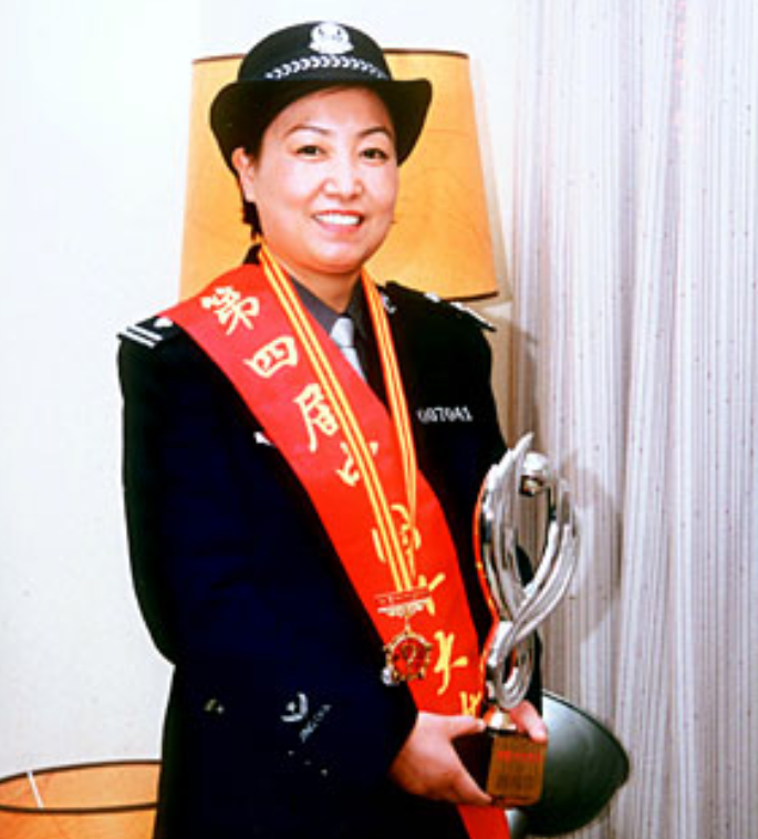 任长霞牺牲后,律师丈夫继承遗志,4年后累倒与妻合葬,年仅45 - 知乎