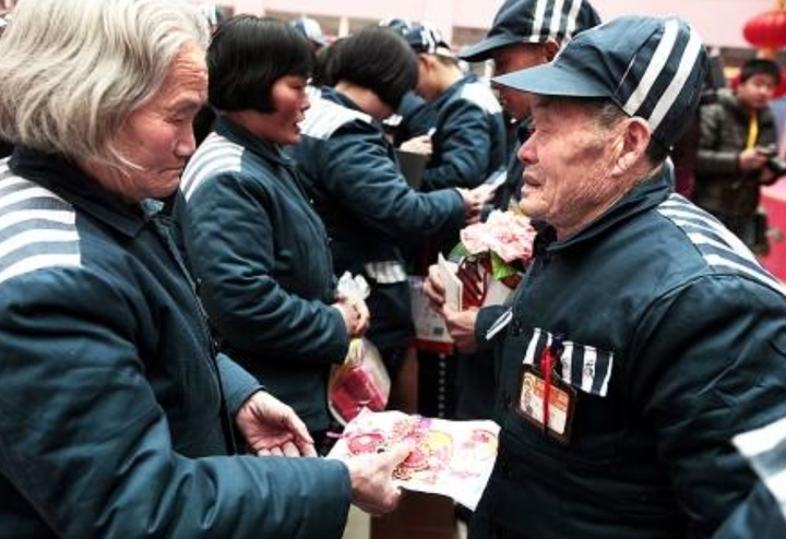 无期徒刑犯老了怎么办？一直住到老死，在监狱免费养老送终吗？ - 知乎