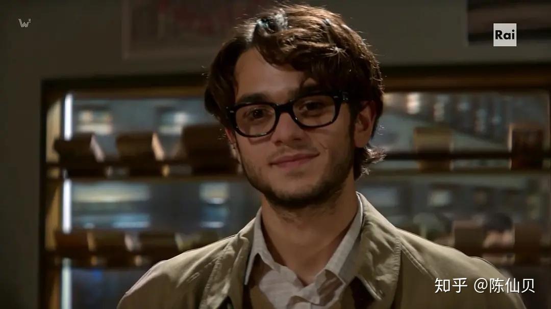 如何看待那不勒斯四部曲中的尼诺萨拉托雷