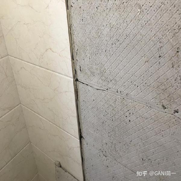 简一:瓷砖空鼓不一定要重铺,老瓦工教给你几个补救方法 - 知乎