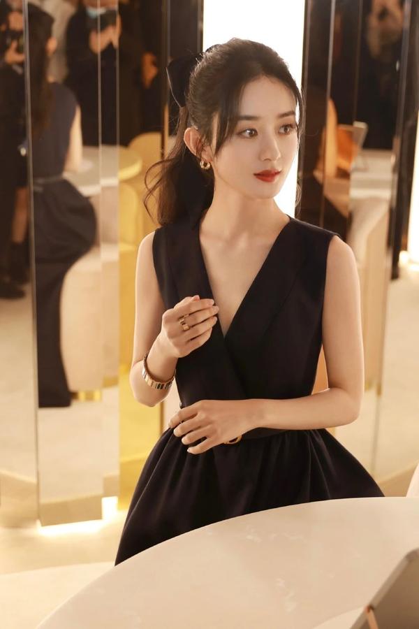 赵丽颖壁纸:黑v质感长裙优雅大气,姐姐一举一动都是贵族气质 - 知乎