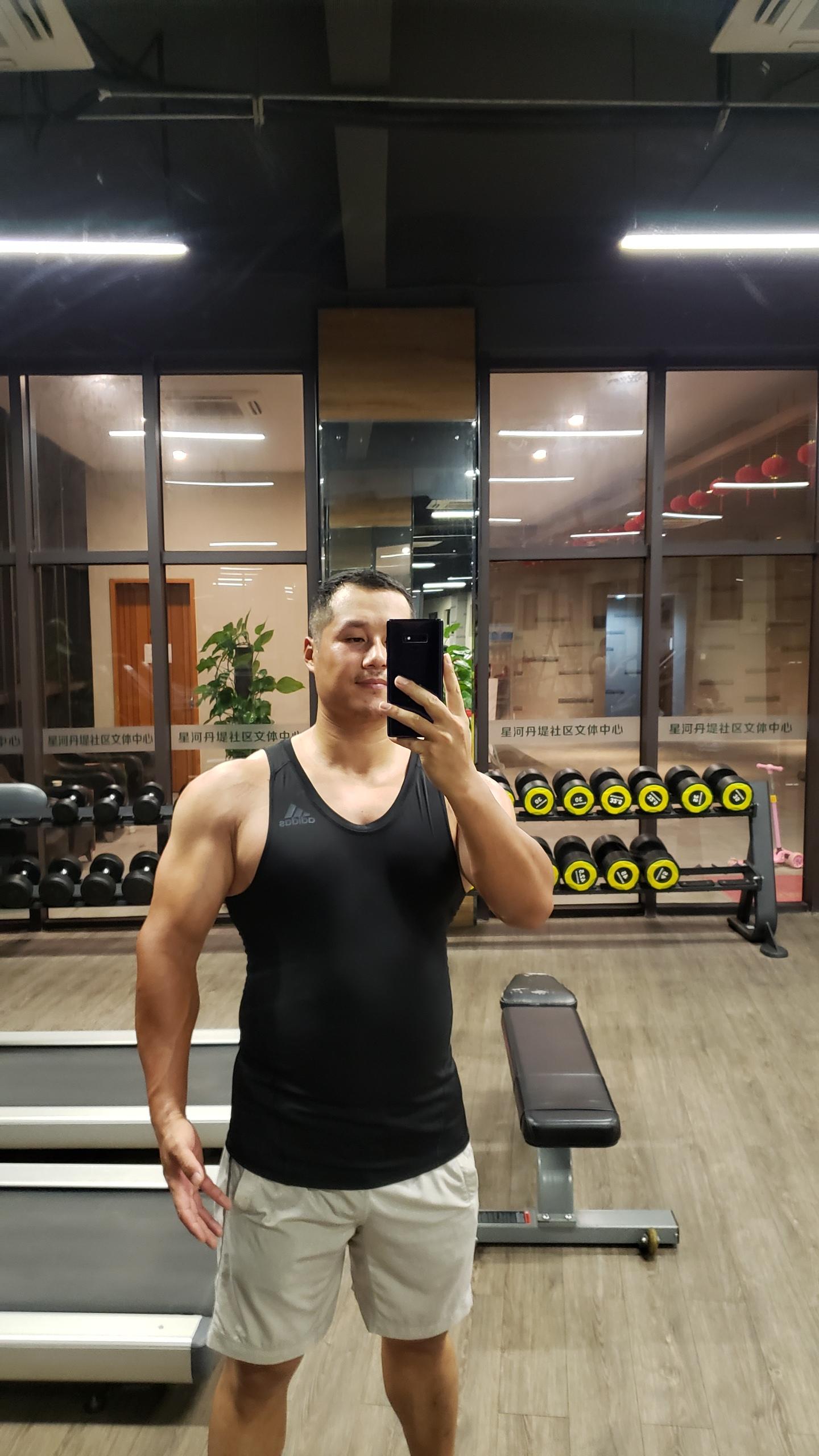 为什么好多黑人健身后肌肉很强壮而在中国却不常见这种肌肉强壮的人呢